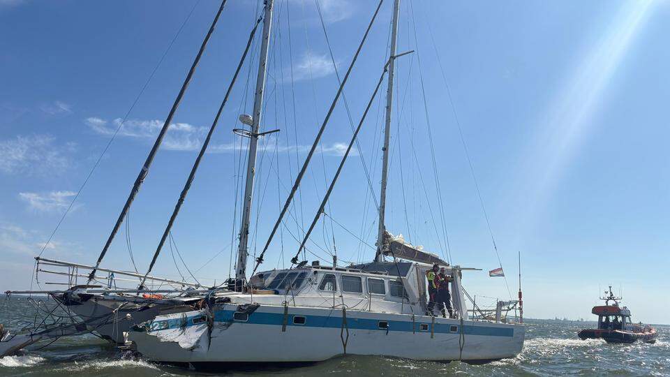 Brandje in machinekamer ’Jan Smit’ en aanvaring catamaran met schip